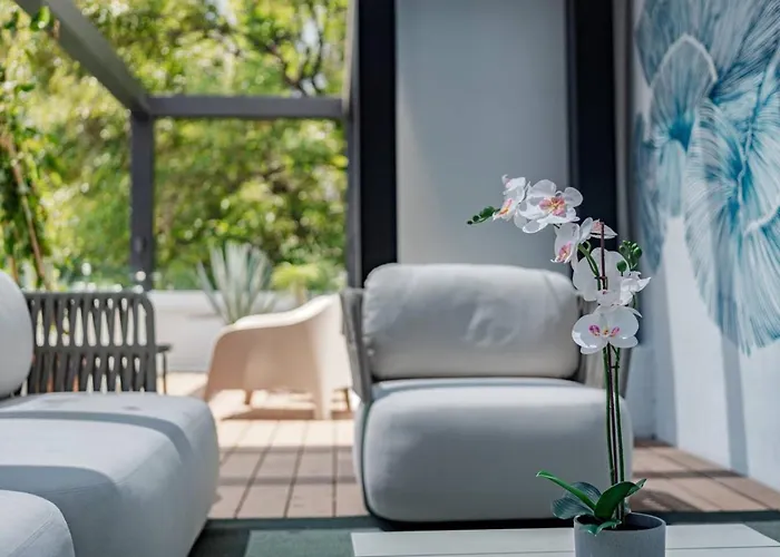 Spacious Group Getaway With Private Terrace And Grill *