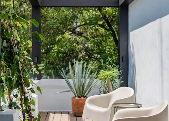 Spacious Group Getaway With Private Terrace And Grill *