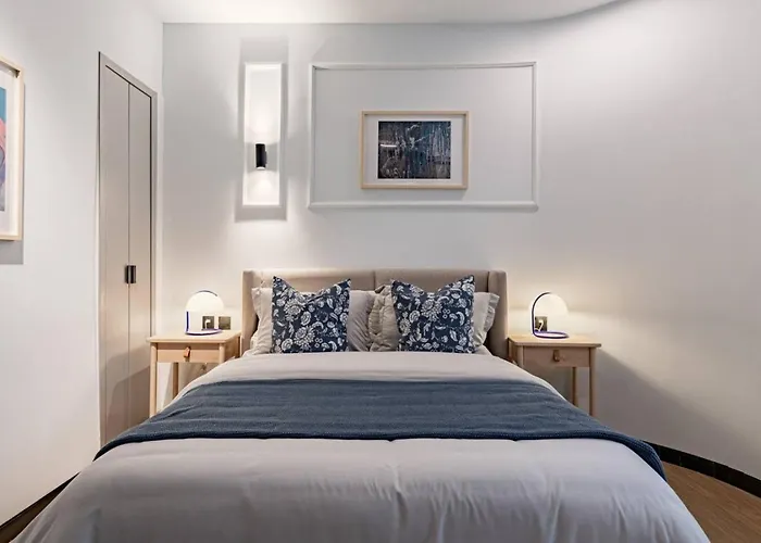 Spacious Group Getaway With Private Terrace And Grill *