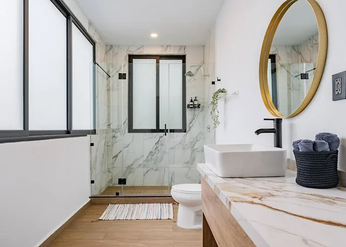 Spacious Group Getaway With Private Terrace And Grill Hébergement de vacances *