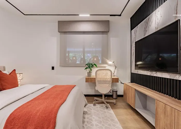 Hébergement de vacances Spacious Group Getaway With Private Terrace And Grill