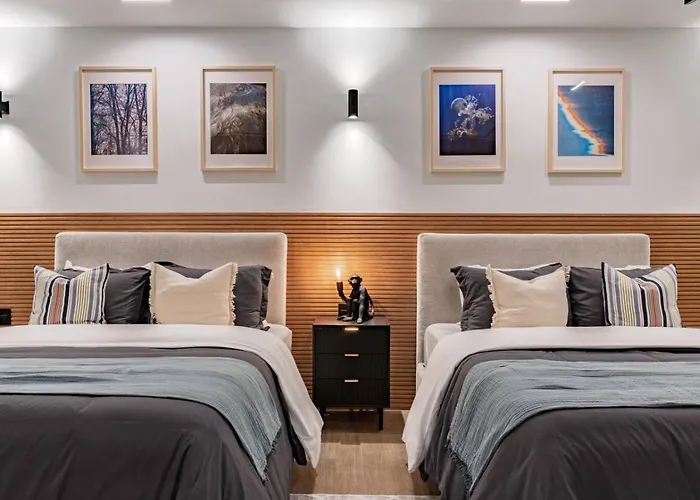 Hébergement de vacances Spacious Group Getaway With Private Terrace And Grill