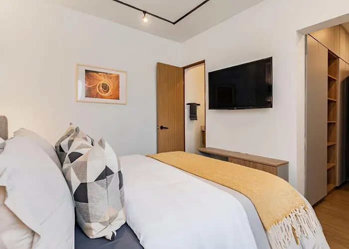 Spacious Group Getaway With Private Terrace And Grill Hébergement de vacances