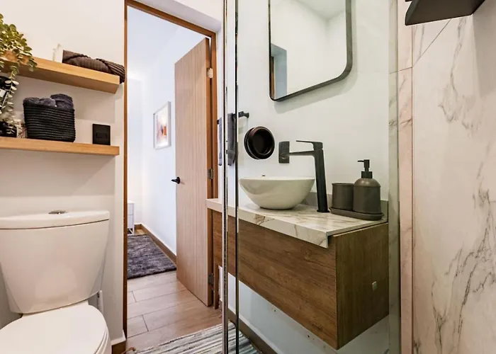 Hébergement de vacances Spacious Group Getaway With Private Terrace And Grill