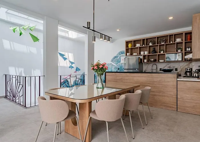 Spacious Group Getaway With Private Terrace And Grill Hébergement de vacances *