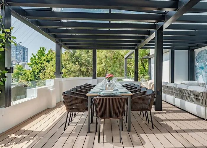 Hébergement de vacances Spacious Group Getaway With Private Terrace And Grill